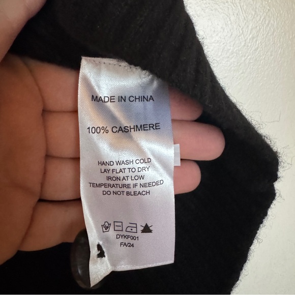 NWT! QUINCE Women’s Mongolian Cashmere Fisherman
Sweater Vest Black Size Small - Picture 7 of 11